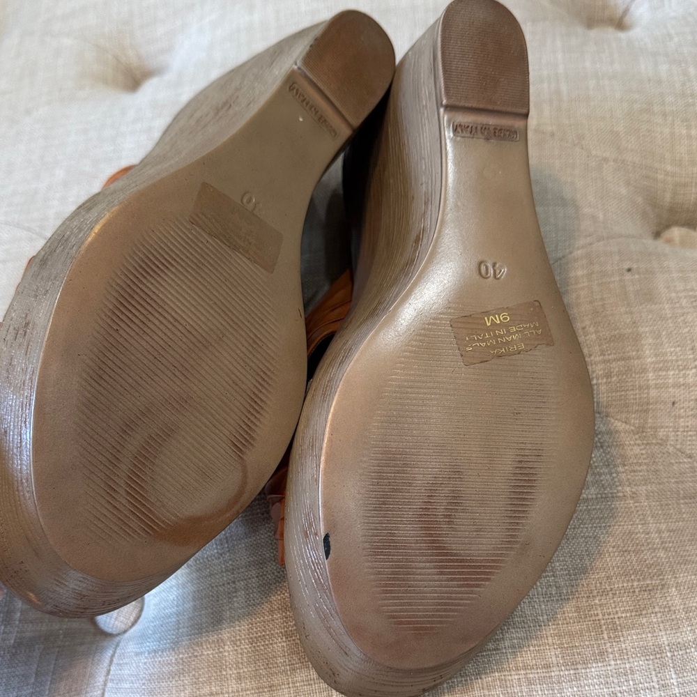 Italian Shoemakers Women's Brown Wedge Sandals - Picture 4 of 4